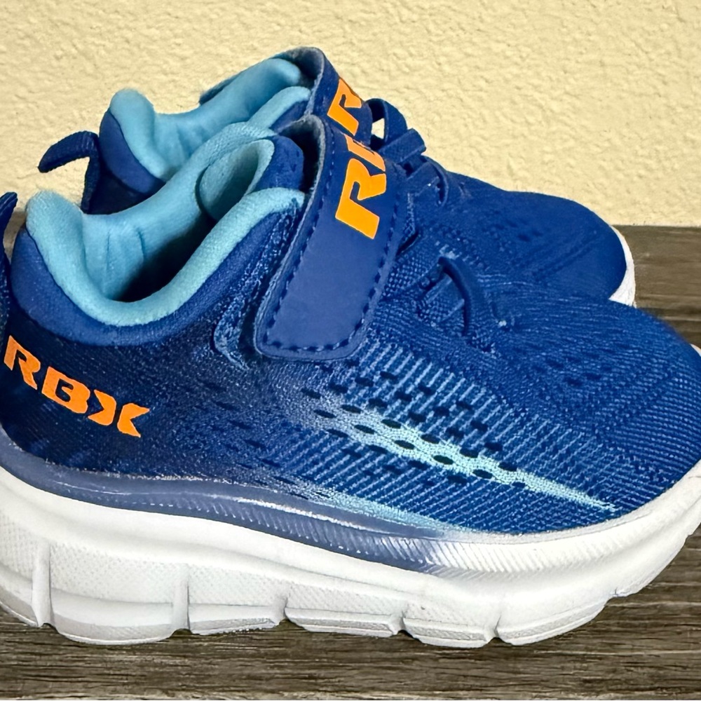 Rebook tenis shoes